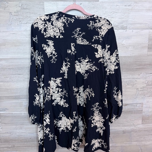 JODIFL Navy Floral Print Keyhole Long Sleeve Blouse - Size Small - Picture 3 of 7